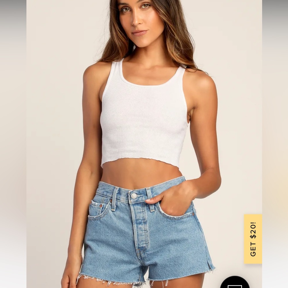 New condition Levi’s 501 shorts medium wash